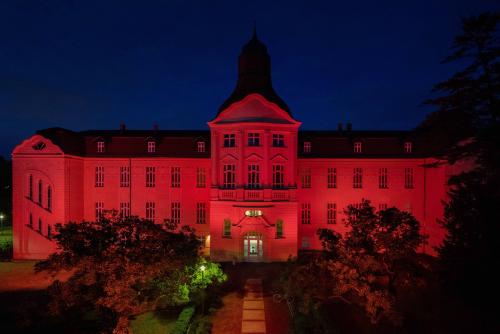 Illuminiertes DRK-Generalsekretariat in Berlin
